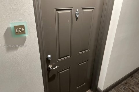 Condo in Fort Lauderdale, Florida, 1 bedroom № 1986314 - photo 4