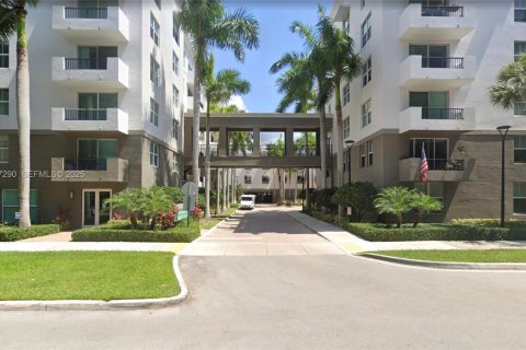 Condo in Fort Lauderdale, Florida, 1 bedroom № 1986314 - photo 2