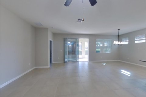 Villa ou maison à louer à Brooksville, Floride: 4 chambres, 190.36 m2 № 2385929 - photo 2