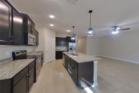 Villa ou maison à louer à Brooksville, Floride: 4 chambres, 190.36 m2 № 2385929 - photo 4