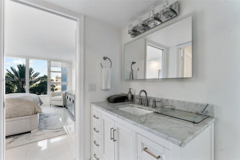 Copropriété à louer à Lauderdale-by-the-Sea, Floride: 2 chambres, 116.13 m2 № 2078529 - photo 28