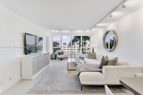 Condominio en Lauderdale-by-the-Sea, Florida, 2 dormitorios  № 2078529