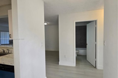 Купить кондоминиум в Майами, Флорида 3 спальни, 101.26м2, № 1966519 - фото 5