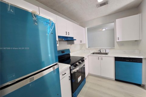 Купить кондоминиум в Майами, Флорида 3 спальни, 101.26м2, № 1966519 - фото 19