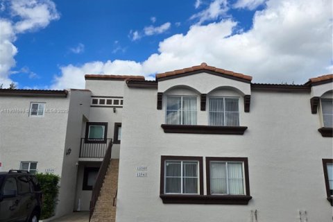 Купить кондоминиум в Майами, Флорида 3 спальни, 101.26м2, № 1966519 - фото 1