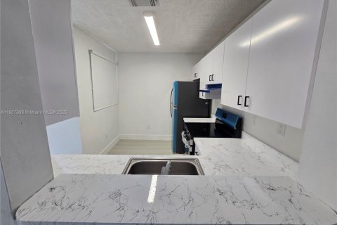 Купить кондоминиум в Майами, Флорида 3 спальни, 101.26м2, № 1966519 - фото 17