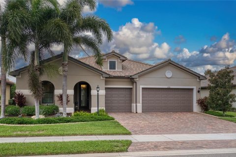 House in Bradenton, Florida 3 bedrooms, 244.7 sq.m. № 2272829