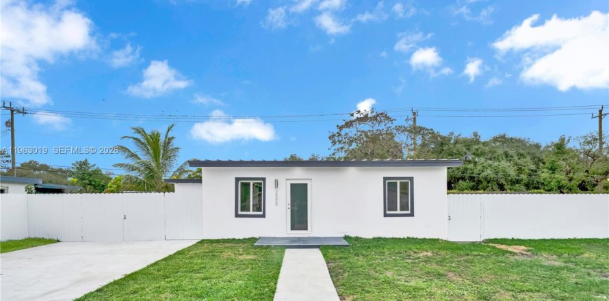 Villa ou maison à Miami Gardens, Floride 4 chambres, 125.42 m2 № 2025210