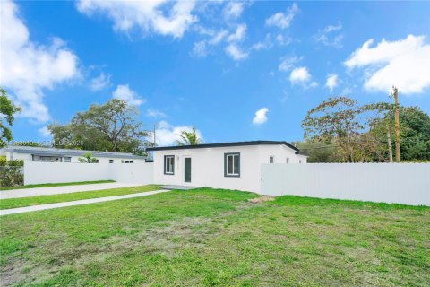 Villa ou maison à vendre à Miami Gardens, Floride: 4 chambres, 125.42 m2 № 2025210 - photo 2