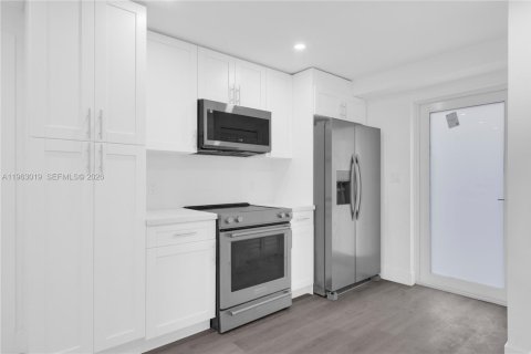 Villa ou maison à vendre à Miami Gardens, Floride: 4 chambres, 125.42 m2 № 2025210 - photo 11