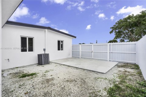 Villa ou maison à vendre à Miami Gardens, Floride: 4 chambres, 125.42 m2 № 2025210 - photo 7