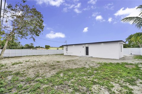 Villa ou maison à vendre à Miami Gardens, Floride: 4 chambres, 125.42 m2 № 2025210 - photo 5