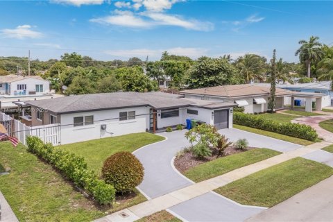 House in Fort Lauderdale, Florida 4 bedrooms, 144.56 sq.m. № 1821980 - photo 3