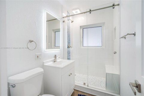 House in Fort Lauderdale, Florida 4 bedrooms, 144.56 sq.m. № 1821980 - photo 30