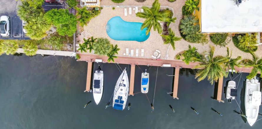 Кондоминиум с 2 спальнями в Форт-Лодердейл, Флорида № 1091888