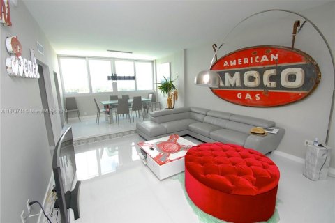 Condominio en venta en Miami Beach, Florida, 1 dormitorio, 83.61 m2 № 1863062 - foto 1