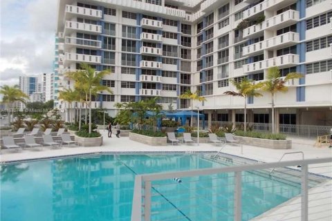 Condominio en venta en Miami Beach, Florida, 1 dormitorio, 83.61 m2 № 1863062 - foto 17