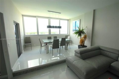Condominio en venta en Miami Beach, Florida, 1 dormitorio, 83.61 m2 № 1863062 - foto 4