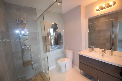Condominio en venta en Miami Beach, Florida, 1 dormitorio, 83.61 m2 № 1863062 - foto 13