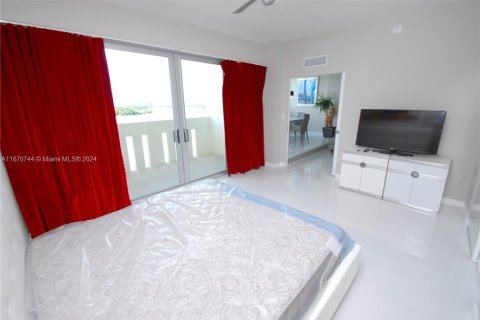 Condominio en venta en Miami Beach, Florida, 1 dormitorio, 83.61 m2 № 1863062 - foto 12