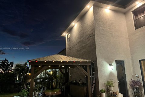 Casa en venta en Miami Lakes, Florida, 5 dormitorios, 280.01 m2 № 1872129 - foto 23