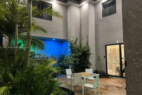 Casa en venta en Miami Lakes, Florida, 5 dormitorios, 280.01 m2 № 1872129 - foto 16