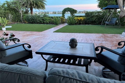 Casa en venta en Miami Lakes, Florida, 5 dormitorios, 280.01 m2 № 1872129 - foto 25
