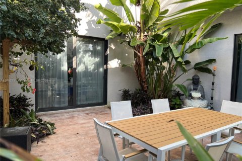 Casa en venta en Miami Lakes, Florida, 5 dormitorios, 280.01 m2 № 1872129 - foto 17