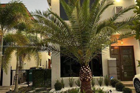 Casa en venta en Miami Lakes, Florida, 5 dormitorios, 280.01 m2 № 1872129 - foto 9