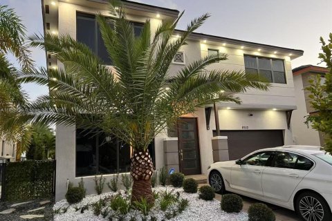 Casa en venta en Miami Lakes, Florida, 5 dormitorios, 280.01 m2 № 1872129 - foto 7