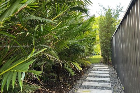 Casa en venta en Miami Lakes, Florida, 5 dormitorios, 280.01 m2 № 1872129 - foto 26