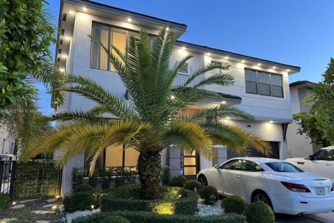 Casa en venta en Miami Lakes, Florida, 5 dormitorios, 280.01 m2 № 1872129 - foto 8