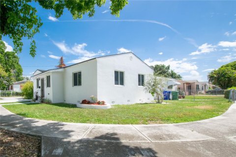 Casa en Miami, Florida 3 dormitorios, 134.52 m2 № 1988365