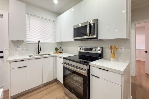 Casa en venta en Miami, Florida, 3 dormitorios, 134.52 m2 № 1988365 - foto 21