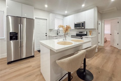 Casa en venta en Miami, Florida, 3 dormitorios, 134.52 m2 № 1988365 - foto 3