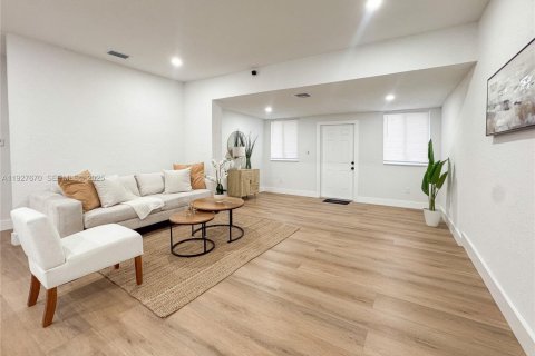 Casa en venta en Miami, Florida, 3 dormitorios, 134.52 m2 № 1988365 - foto 19