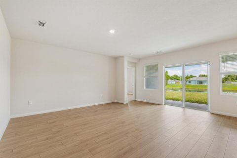 Villa ou maison à vendre à Port St. Lucie, Floride: 4 chambres, 187.66 m2 № 2439224 - photo 4