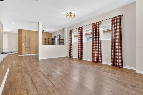 Купить виллу или дом в Клермон, Флорида 11 комнат, 202.9м2, № 2150144 - фото 9