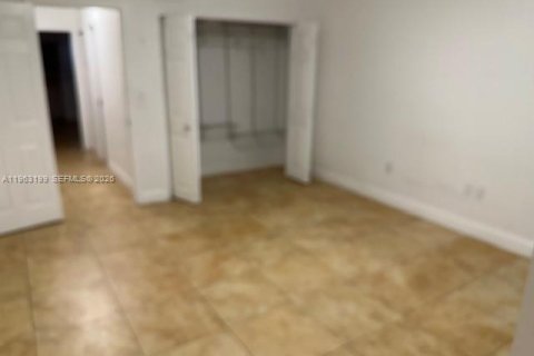 Copropriété à louer à Hialeah, Floride: 3 chambres, 112.23 m2 № 2024259 - photo 7