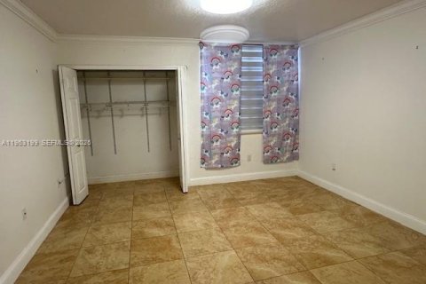Copropriété à louer à Hialeah, Floride: 3 chambres, 112.23 m2 № 2024259 - photo 8