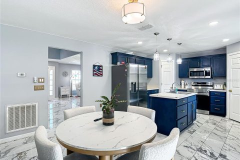 House in Kissimmee, Florida 4 bedrooms, 264.4 sq.m. № 2213199 - photo 16