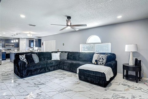House in Kissimmee, Florida 4 bedrooms, 264.4 sq.m. № 2213199 - photo 20