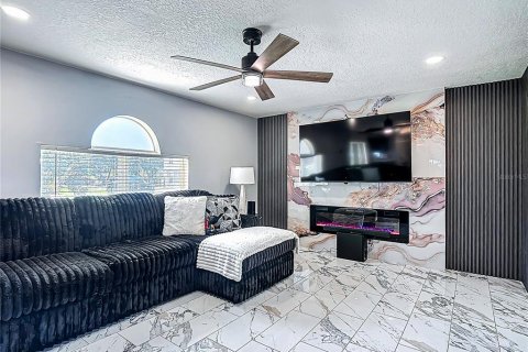 House in Kissimmee, Florida 4 bedrooms, 264.4 sq.m. № 2213199 - photo 19