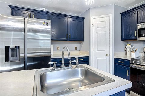 House in Kissimmee, Florida 4 bedrooms, 264.4 sq.m. № 2213199 - photo 13