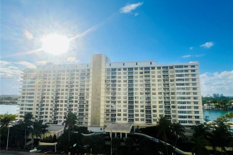 Condo in Miami Beach, Florida, 2 bedrooms  № 2039114