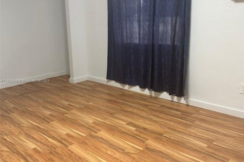 House in Dania Beach, Florida 3 bedrooms, 124.67 sq.m. № 1964180 - photo 9