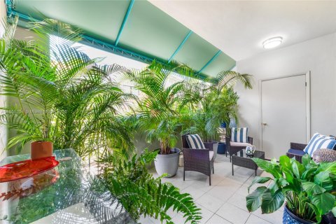 Townhouse in Coral Gables, Florida 2 bedrooms, 184.88 sq.m. № 1890022 - photo 3