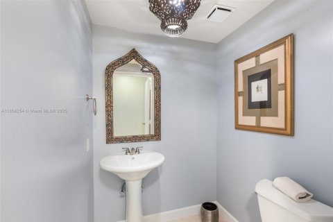 Townhouse in Coral Gables, Florida 2 bedrooms, 184.88 sq.m. № 1890022 - photo 8