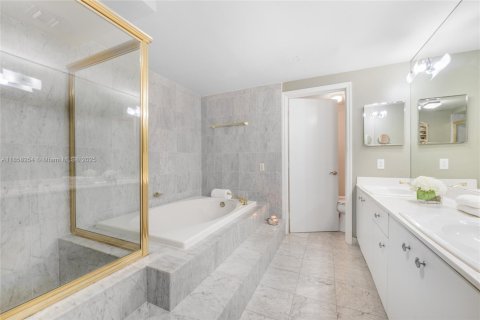 Townhouse in Coral Gables, Florida 2 bedrooms, 184.88 sq.m. № 1890022 - photo 10