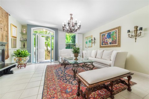 Townhouse in Coral Gables, Florida 2 bedrooms, 184.88 sq.m. № 1890022 - photo 6